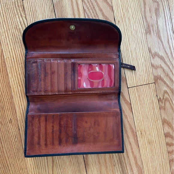 Dooney & Bourke Vintage Black Leather Classic Wallet - Picture 5 of 6